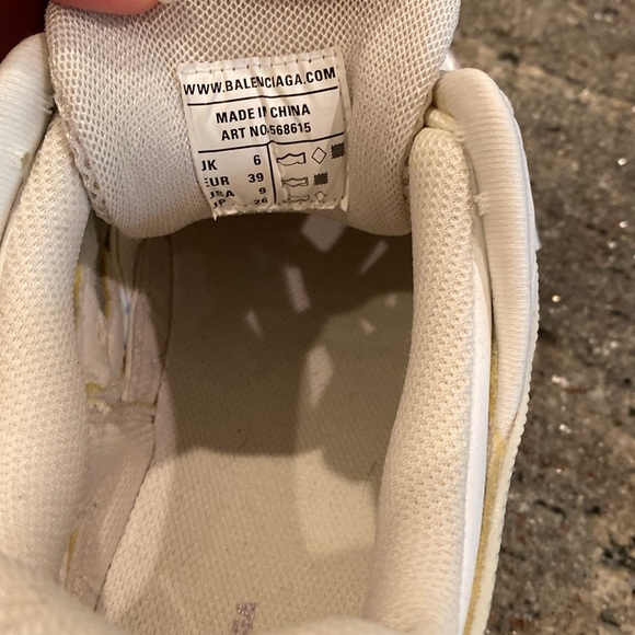 Balenciaga tennis shoes - Picture 3 of 6